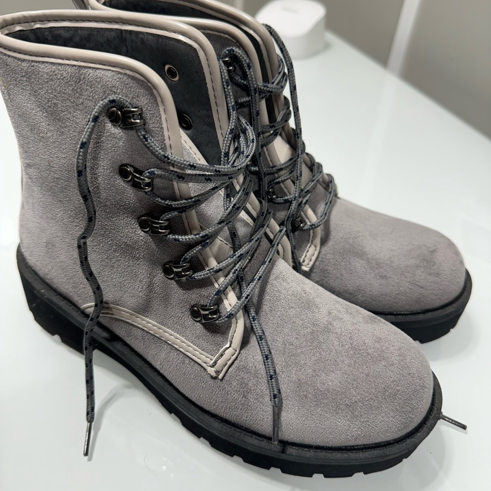 Size 7 Woman’s boots